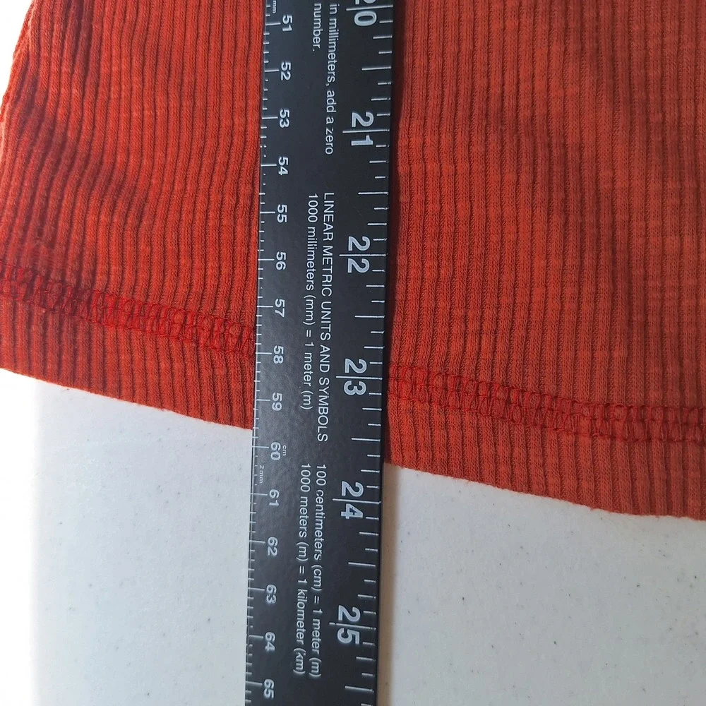 Fashion Womens Burnt Orange Ribbed Henley Short Sleeve Top Size Medium Rust
